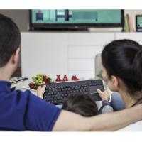 LOGITECH K400 Plus Kablosuz Q Trk Touchpad Siyah Standart Klavye Smart TV uyumlu 920-007149
